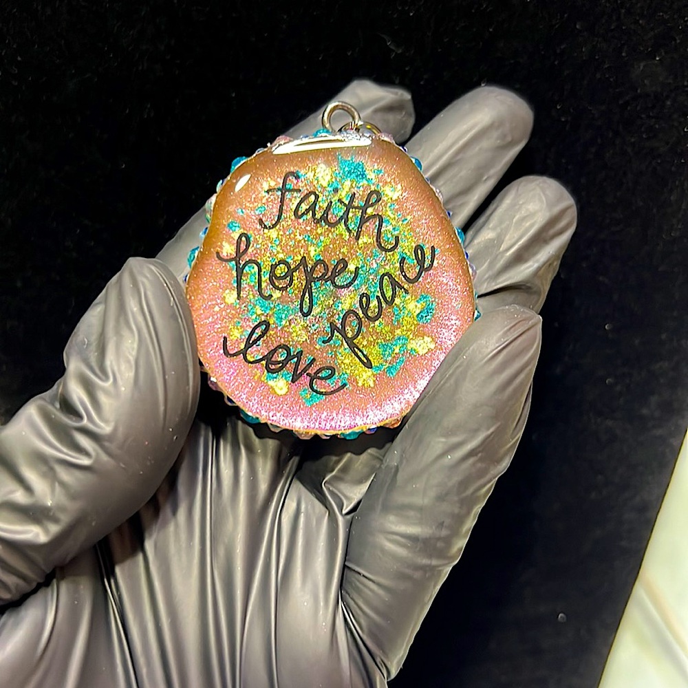 Resin keychain: “Faith, Hope, Peace, Love”